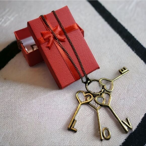 LOVE Necklace with 18" Chain and extender - Picture 2 of 5